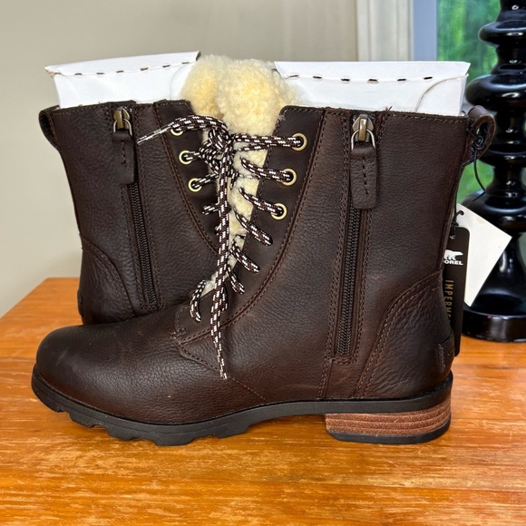 NWT Sorel Emelie Short Lace Cozy Leather Boots - Picture 6 of 16